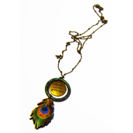 collier-plume-de-paon-bois