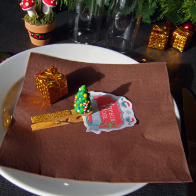 marque place menu decoration de table noel fimo modelage sapin de noel