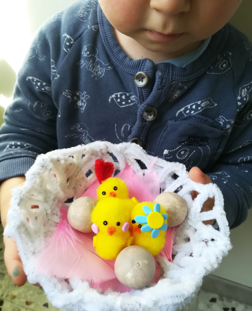 diy-chapeau-nid-poussin-oiseau-oeuf-paques-deguisement-idee-enfant