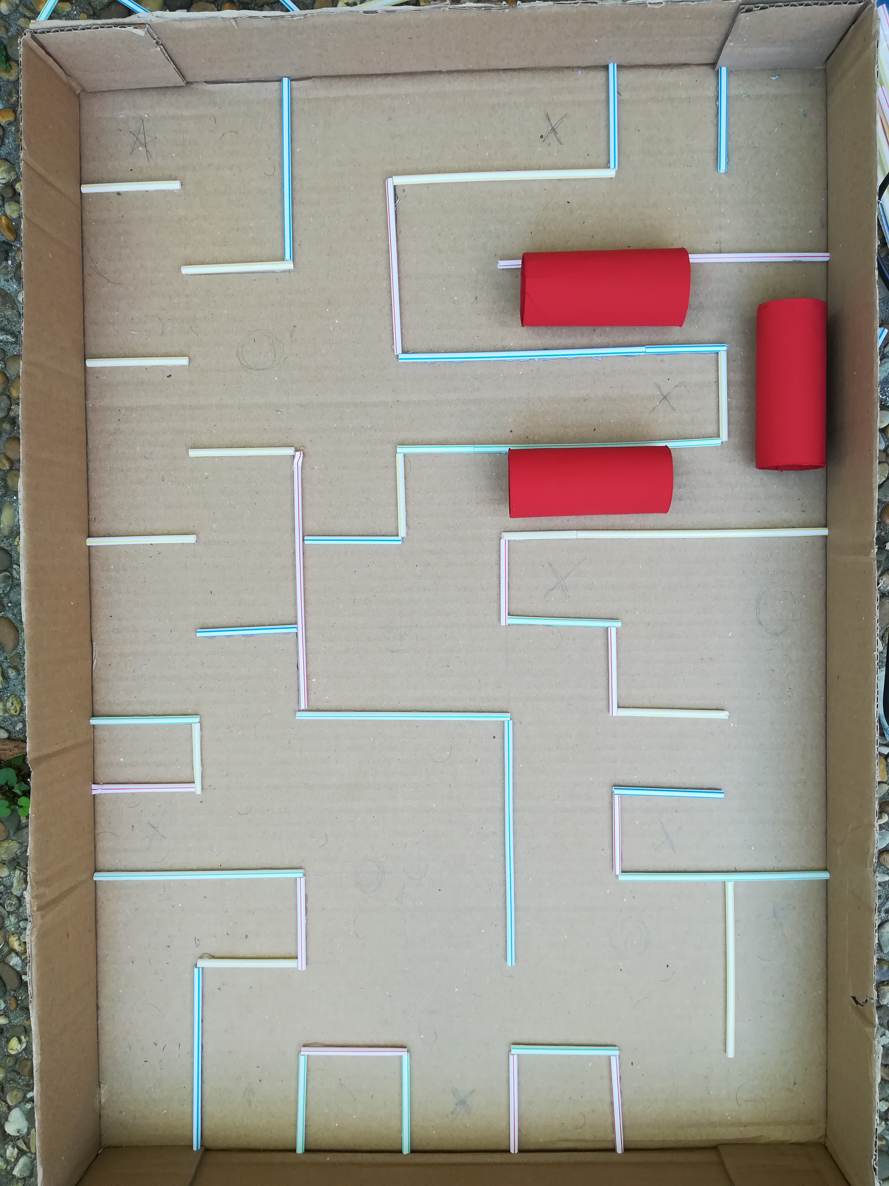 Comment fabriquer un labyrinthe géant avec un carton ? - Apprends