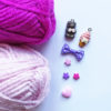 kit-loisir-creatif-enfant-customisation-chapeau-oreille-chat-rose-detail