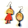 boucles oreilles fantaisie depareillees chaperon rouge conte de fees