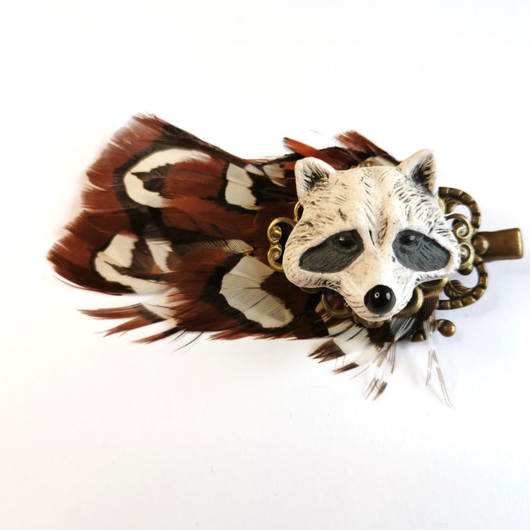 Pince à cheveux ou broche animal totem raton laveur 