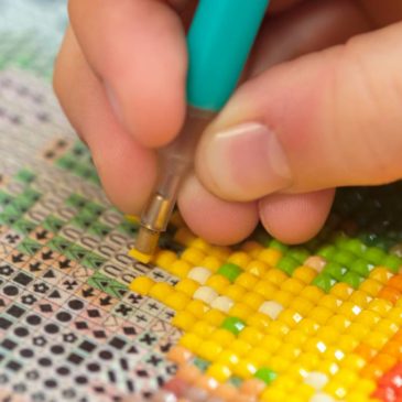 Quels accessoires pour réussir sa broderie en diamant ?