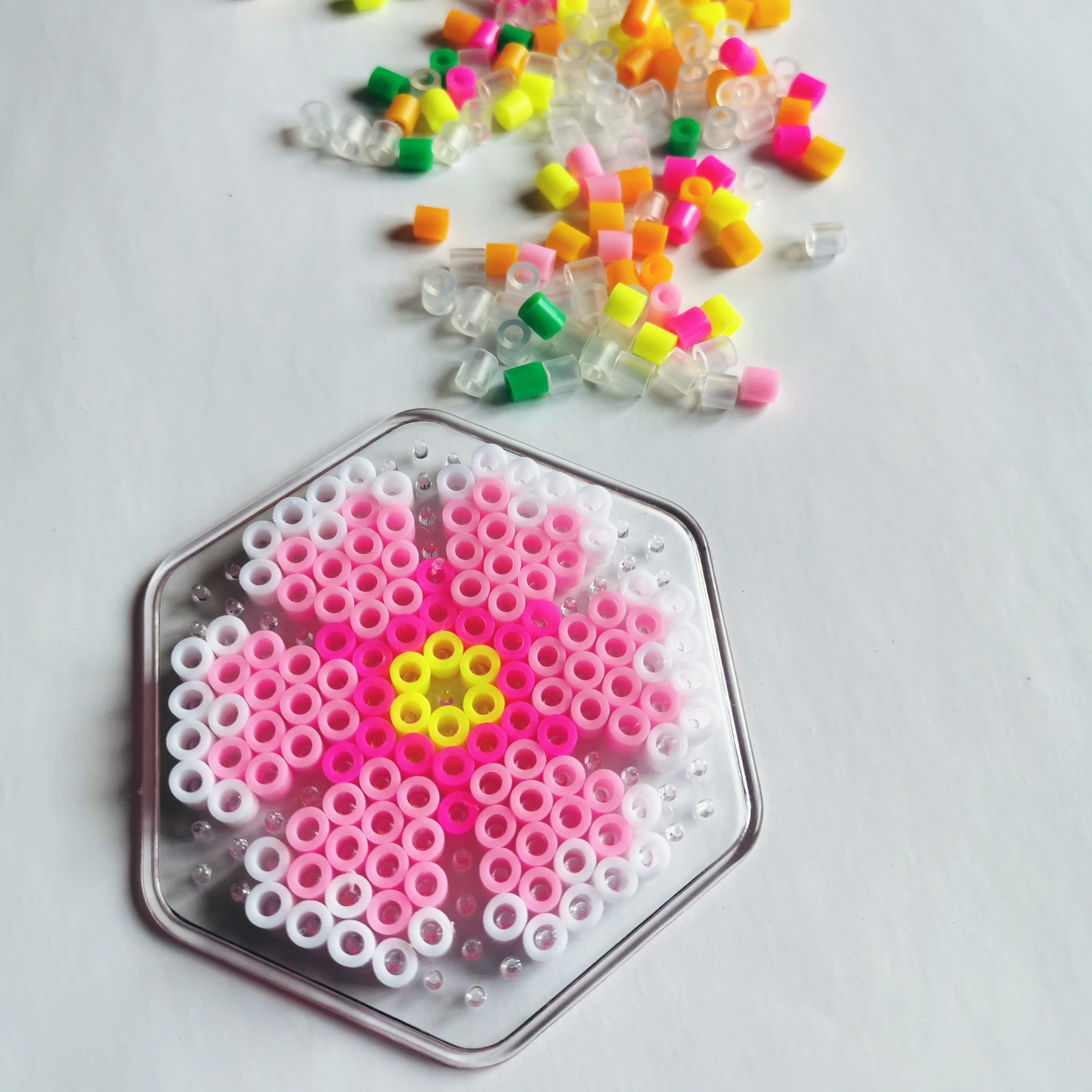 Kit créatif enfant - Fabrique ton bouquet de fleurs en perle Hama