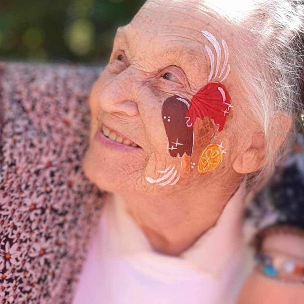 animation maquillage artistique sensoriel senior ehpad maison retraite